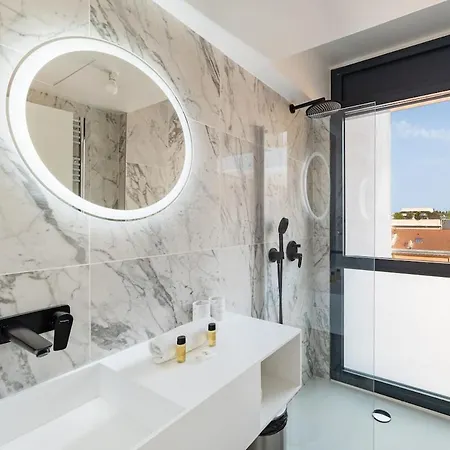 Luxury 3br With Sea View דירה *