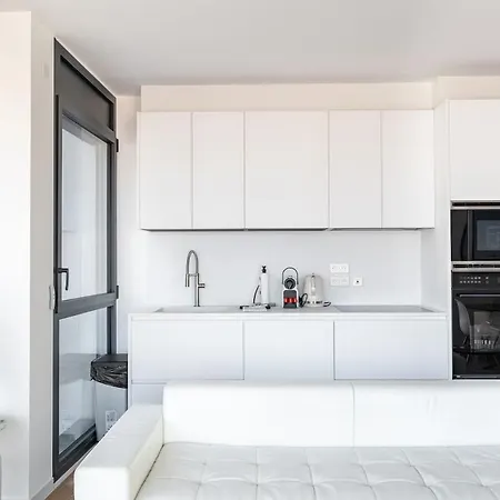 Luxury 3br With Sea View Apartment *