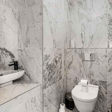 Luxury 3br With Sea View Apartment *